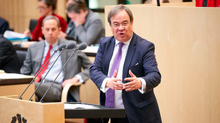 Foto: Armin Laschet am Rednerpult Foto: Armin Laschet am Rednerpult